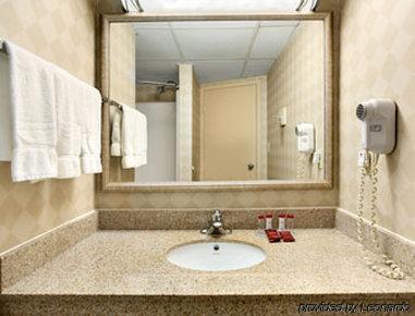 فندق Ramada Moline East Moline الغرفة الصورة